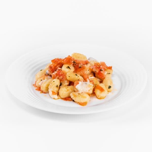 gnocchi di patate pomodorini freschi mozzarella di bufala e basilico fresco